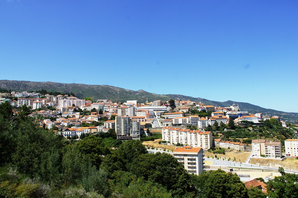 [Gl%25C3%25B3ria%2520Ishizaka%2520-%2520Covilh%25C3%25A3%2520-%2520vista%2520a%2520partir%2520do%2520monumento%2520a%2520nossa%2520senhora%2520da%2520concei%25C3%25A7%25C3%25A3o%255B4%255D.jpg]