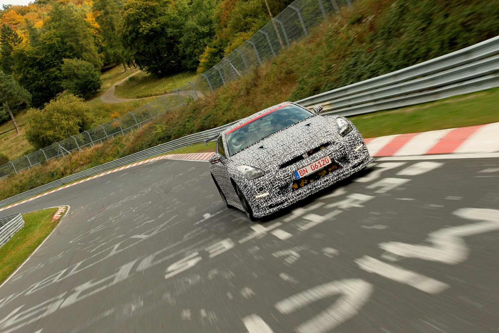 [Nissan-GT-R-Nismo-Nurburgring-20%255B6%255D.jpg]