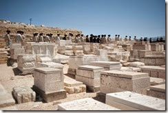 1397824441-ultraorthodox-jewish-funeral-held-in-jerusalem_4500284