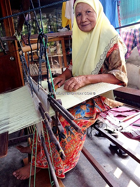 Che Minah Songket Retail Store largest Songket weaving factories Kota Bahru live demonstrations hand-woven intricately patterned silk or cotton brocade fabric gold silver threads luxurious fabrics sophisticated designs