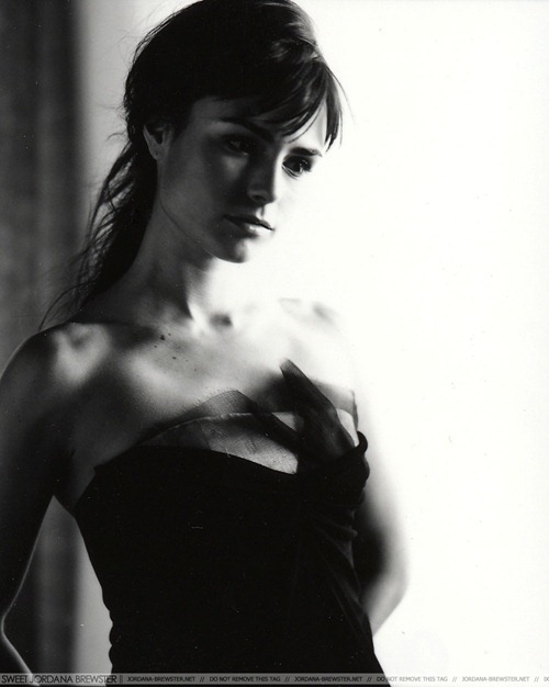 jordana brewster linda sensual photoshoot desbaratinando  (43)