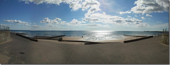 Aberdeen_beach_2011_06_14