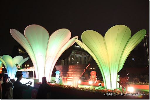 2010台北燈節(台北燈會)-三朵花 2010台北燈節(台北燈會)-三朵花