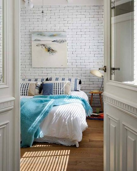 Vit tegelvägg som fondvägg, Apartment Therapy