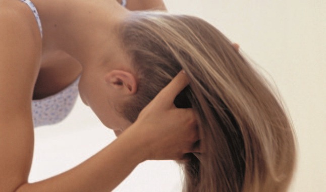 A la longitud de los cabello para el tratamiento