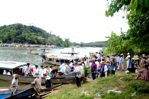 nhieu nguoi dan tham gia nhieu nguoi dan tham gia