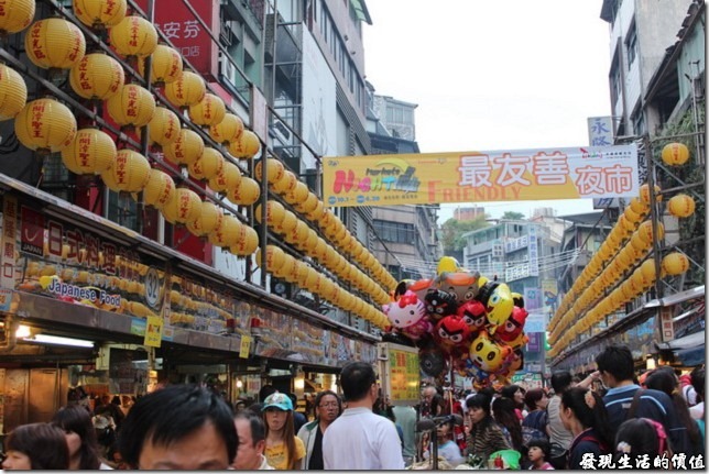 重溫基隆廟口夜市的紅燒鰻與豆簽羹