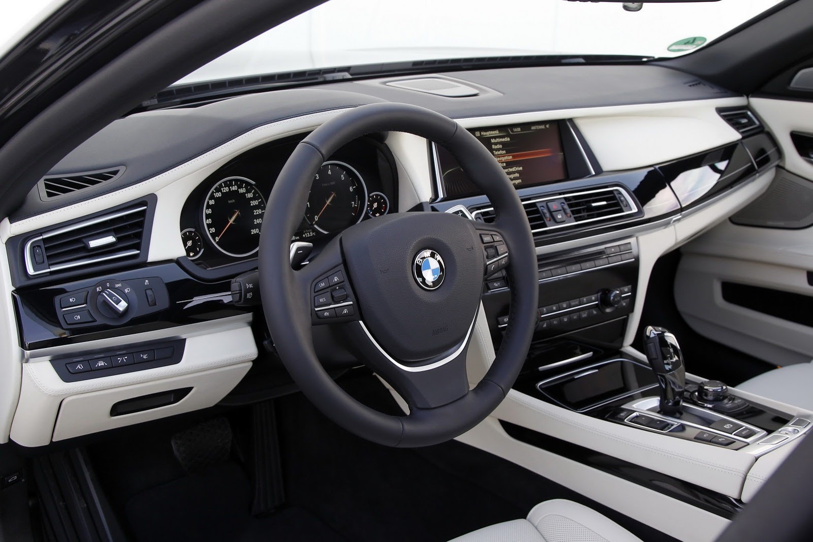 [BMW-V12-7-Series-40%255B2%255D.jpg]