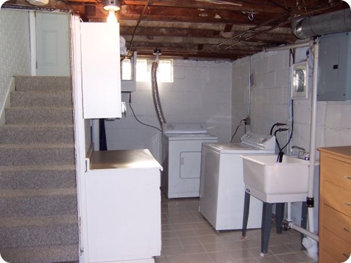 athomewithh_laundry_before athomewithh_laundry_before