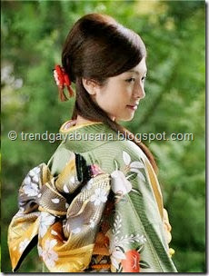 busana-gaun-kimono