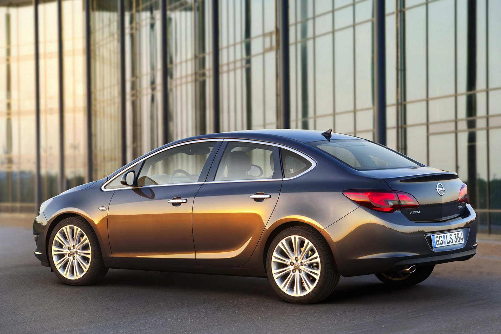 [2013-Opel-Astra-2%255B2%255D.jpg]
