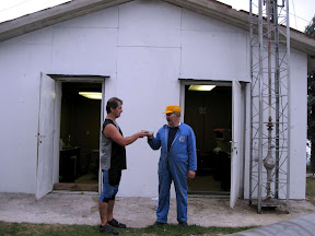 6.oktober 2009 , in na koncu še farbanje ohišja lokacije na Kokoški.