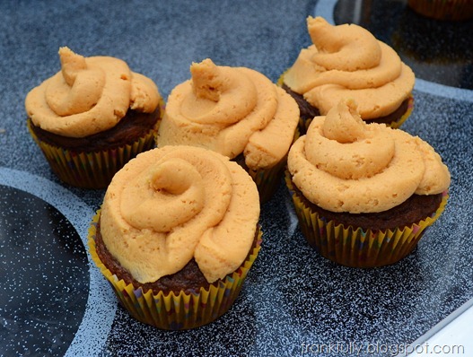 peanut butter frosted cupcakes