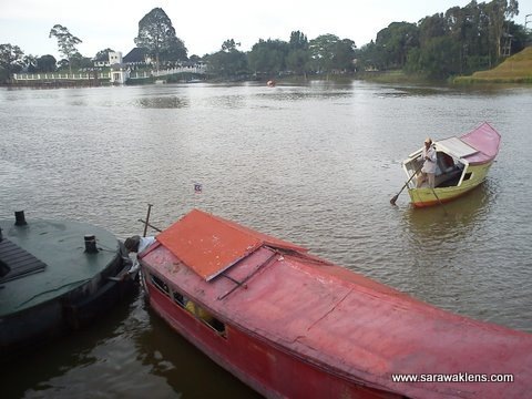 [kuching_waterfront_sampan_ride_3%255B3%255D.jpg]