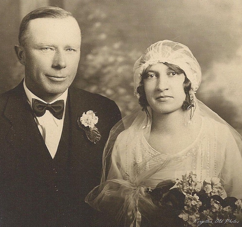 [Wedding%2520Lauritson%2520Valley%2520City%2520Photog%2520DLAntiques%255B18%255D.jpg]