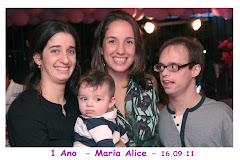 Fotos do evento Maria Alice  (01 ano) - 16.09.11. Foto numero 26 da Social Click Fotografia Digital, do Rio de Janeiro, RJ, que faz fotos divertidas, fotos malucas, fotos com fantasias, fotos na hora, fotografia maluca, fotografia divertida com molduras personalizadas. fotos divertidas malucas foto maluca animadas animado rj rio de janeiro divertida fantasia animada engraçadas 15 anos debutante noivos casamentos