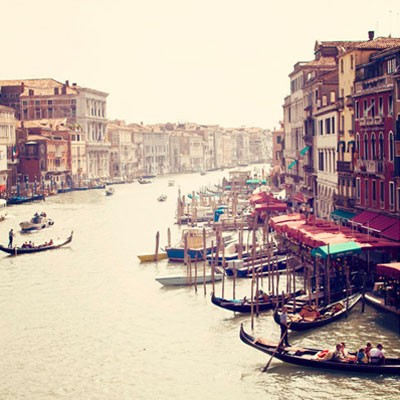 This photo looks old, but its antique view of Venice is still accurate today.
(pininterest.com)