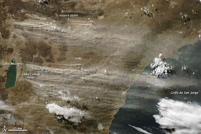 Dust plumes blew out of southern Argentina and over the Atlantic Ocean in early May 2013. The Moderate Resolution Imaging Spectroradiometer (MODIS) on NASA's Aqua satellite captured this natural-color image on 12 May 2013. The dust blew out of the Patagonian Desert, and many of the plumes arose from sediments around a shallow lake. Photo: Jeff Schmaltz / NASA GSFC