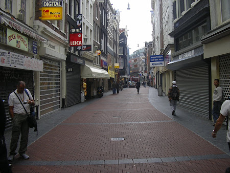 Rokin - strada de shopping Amsterdam. Rokin - strada de shopping Amsterdam