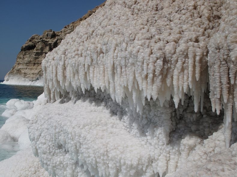 الترسبات الملحية في البحر الميت بأشكال مدهشة ومذهلة Dead-sea-salt-crystals-16%25255B2%25255D