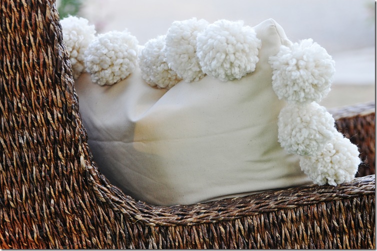 mondopompompillow 073 mondopompompillow 073