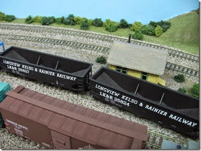 IMG_5455 LK&R Hopper Cars #35824 & #35827 on the LK&R HO-Scale Layout at the WGH Show in Portland, OR on February 17, 2007 IMG_5455 LK&R Hopper Cars #35824 & #35827 on the LK&R HO-Scale Layout at the WGH Show in Portland, OR on February 17, 2007