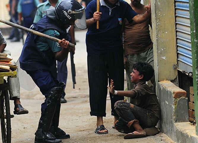 [Police%2520assault%2520on%2520child%2520worker%2520striking%2520western%2520clothing%2520factory%2520for%2520wages%2520and%2520conditions%252C%2520Bangladesh%252C%25202011.%255B11%255D.jpg]