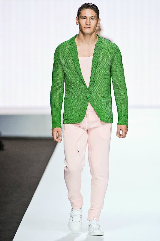 Milan Fashion Week Primavera 2012 - Dirk Bikkembergs (13)