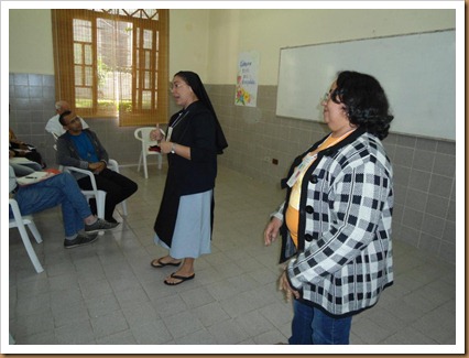 Ir. Juliana e Miraci expondo a experiência da Diocese Ir. Juliana e Miraci expondo a experiência da Diocese