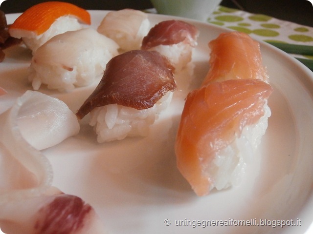 nigiri sushi sashimi salmone tonno pesce spada affumicato surimi tuna salmon smoked