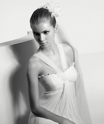 Modelo Versalles - Vestidos de novia Avance Manuel Mota 2009
