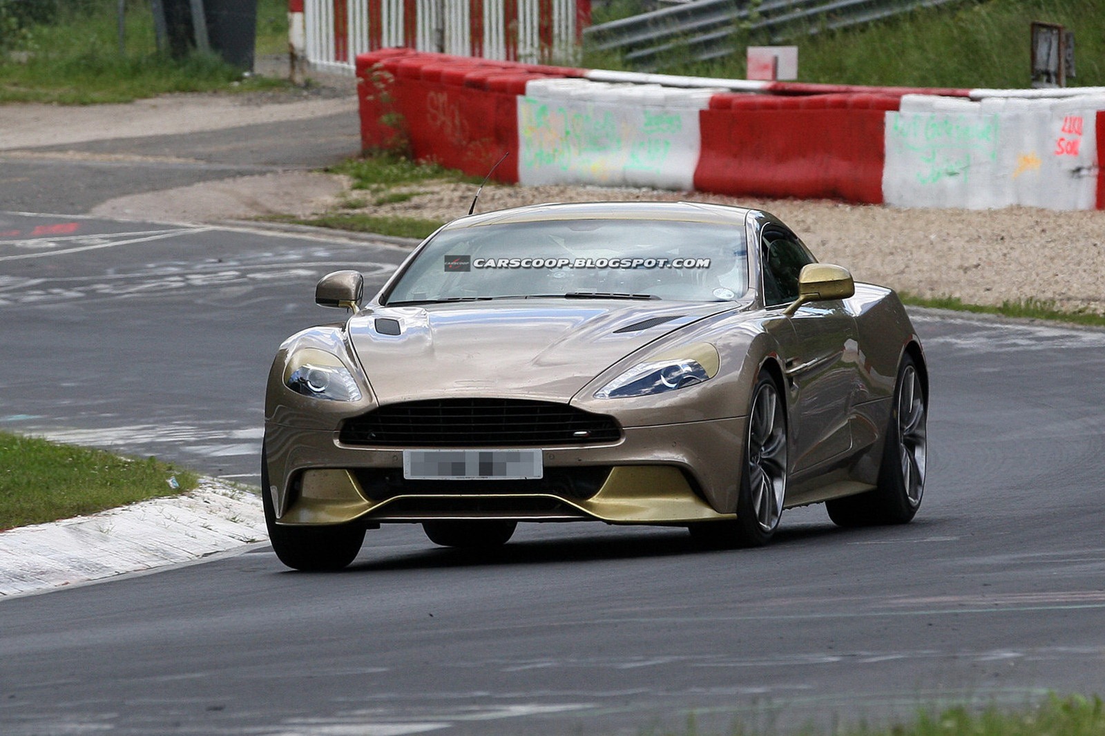 [2013-Aston-Martin-Vanquish-1a%255B3%255D.jpg]
