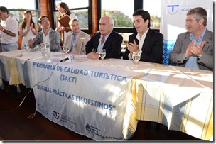 El Ministro Meyer junto a Juan Pablo de Jesús