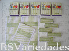 1-Sachê de chá
    : R$2,00 unid (min.30 unids).
    : Cento= R$180,00.
    : Sabores camomila, erva-cidreira ou chá preto.
    : Pode-se optar na escolha de mais de um sabor (min. 20 unids por sabor).
    : Personalização feita através de etiqueta personalizada e não por impressão na embalagem. O sachê já vem com o saquinho dentro.
    : Criamos uma etiqueta personalizada que colamos por cima de um sachê comum que encontramos no supermercado do tipo que já vem lacradinho na lateral. 
    : Assim o conteúdo fica preservado.  
    
    2- Caixinha de fósforo
    : R$1,30 unid. (min. 30 unids).
    : Cento=R$120,00.
    : As caixinhas vêm com imã na parte de trás.
    
    3- Balinha
    : R$1,20 unid (min. 40 unids).
    : Cento: R$110,00.
    : Pedidos em múltiplos de 20 (40, 60, 80, 100, etc.).
    : Utilizamos a balinha Mini-mentos 5 unids