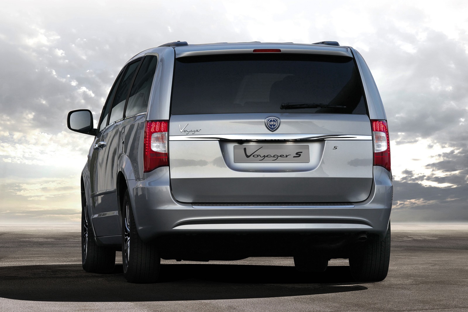 [Lancia-Voyager-S-2%255B4%255D.jpg]