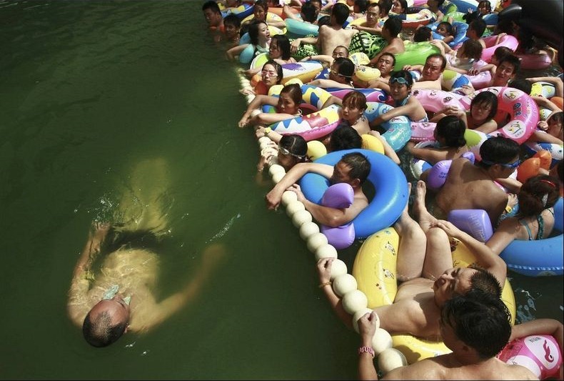 china-crowded-pool-2