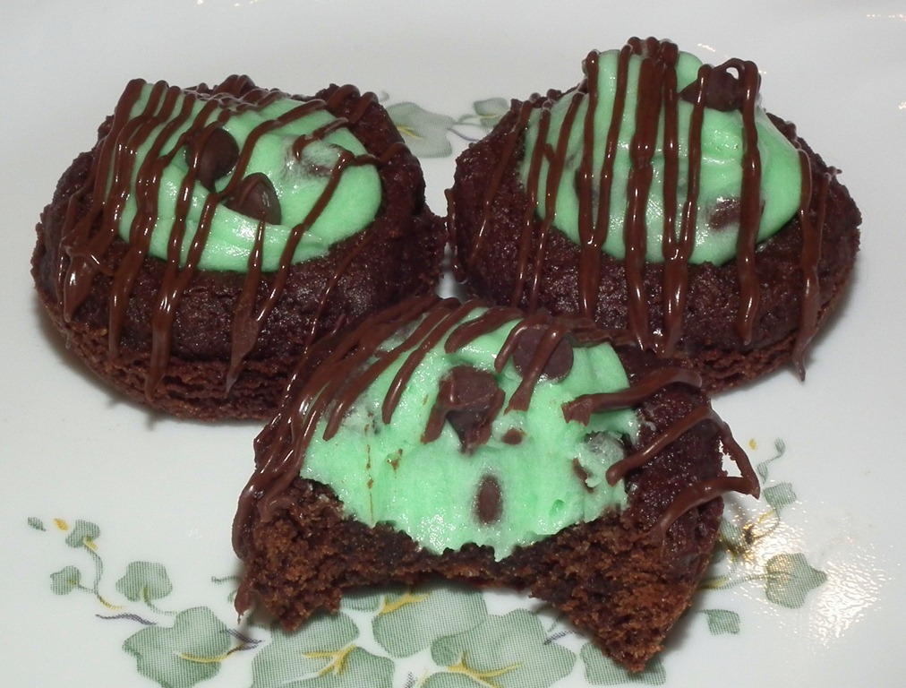 [Bite%2520out%2520of%2520Mint%2520Chocolate%2520Chip%2520Cookie%2520Cups%255B4%255D.jpg]