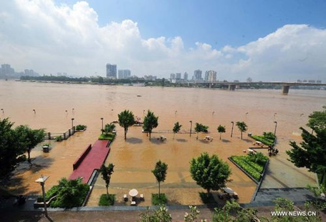 Photo taken on 20 August 2012 shows flooded waterfronts along the Yongjiang River in Nanning, capital of South China's Guangxi Zhuang Autonomous Region. Heavy rainstorms triggered by Typhoon Kai-Tak slashed Nanning, raising the water level of Yongjiang River and flooding some waterfronts. Xinhua