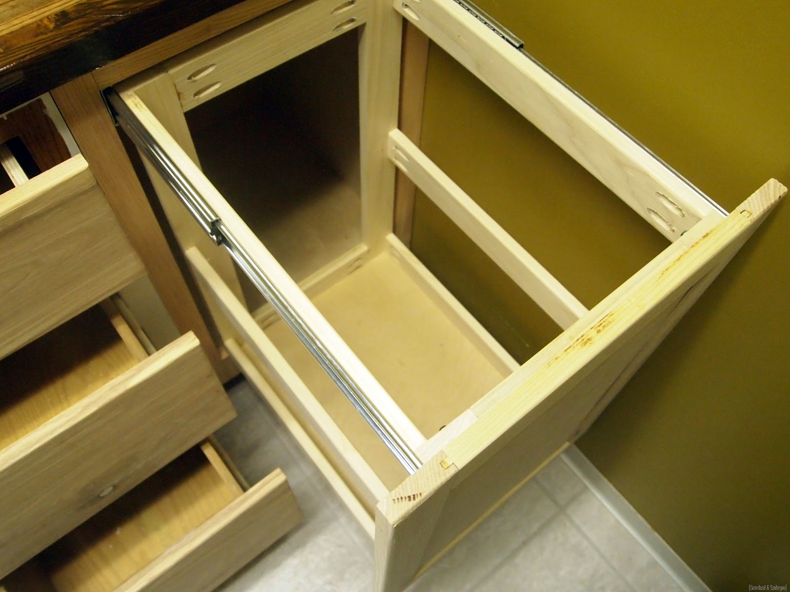 [DIY%2520custom%2520bathroom%2520vanity%2520%257BSawdust%2520and%2520Embryos%257D%255B3%255D.jpg]