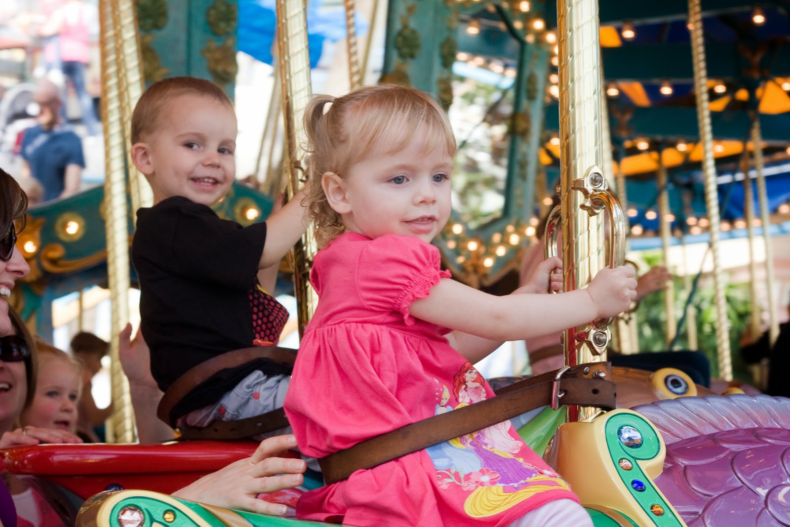 [Jacob-Emma-carosel3.jpg]