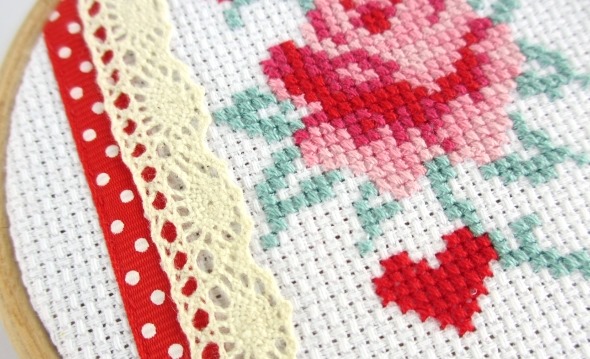 2014 May 7 Mollie Makes rose xstitch hoop sewing handmade craft 2 2014 May 7 Mollie Makes rose xstitch hoop sewing handmade craft 2