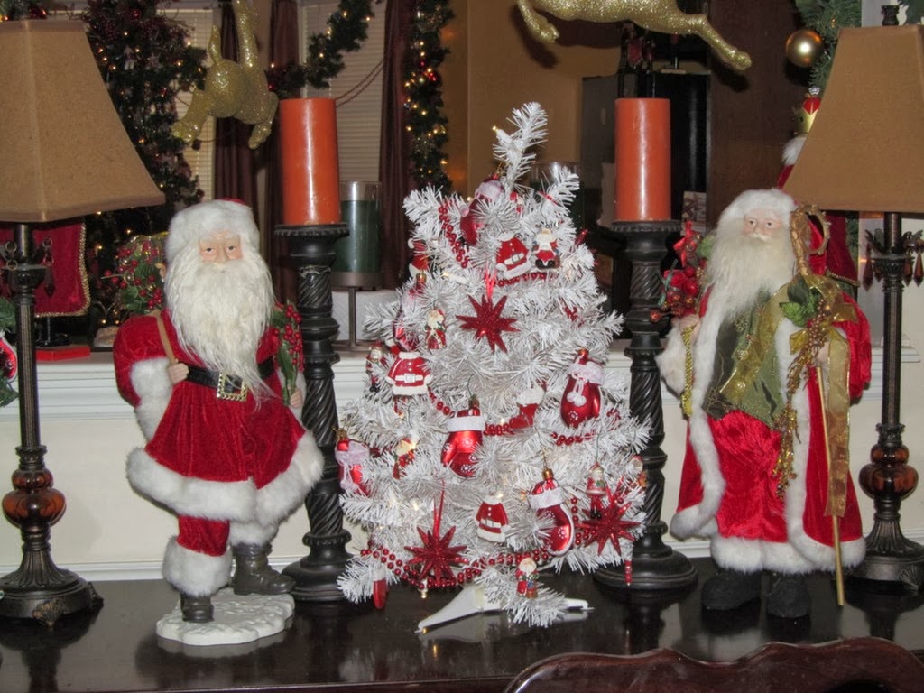 [sideboard_santa9.jpg]