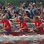 Finish 500 meter. Op voorgrond River Dragons uit Gorinchem, een nieuw team, daarachter Alkmaar Dragons Finish 500 meter. Op voorgrond River Dragons uit Gorinchem, een nieuw team, daarachter Alkmaar Dragons