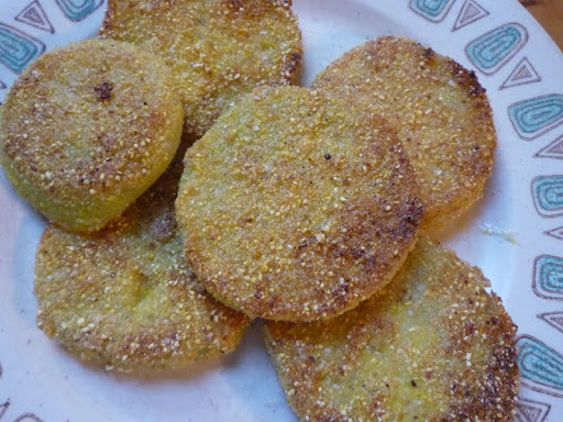Crisp and golden brown green tomato slices