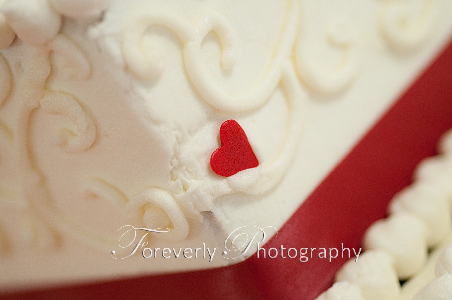 [wedding-cake--red-heart-with-red-ribbon-and-icing-details%255B3%255D.jpg]