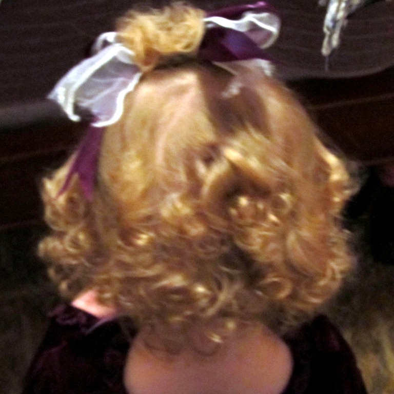 [Elaine%2527s%2520first%2520curls_0001%255B5%255D.jpg]