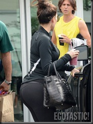 kim-kardashian-wears-leggings-at-body-and-soul-gym-in-miami-05-675x900