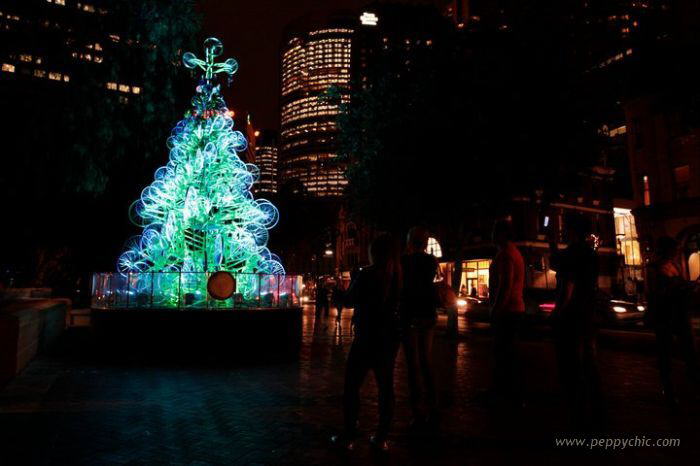 Image Dimension: 700x466 :: Christmas Trees: 23-foot-tall made from 100 old Bicycles in Sydney Christmas Trees: 23-foot-tall made from 100 old Bicycles in Sydney