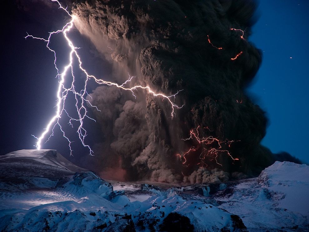 [eyjafjallajokull-volcano-lightning-iceland_26742_990x742%255B5%255D.jpg]