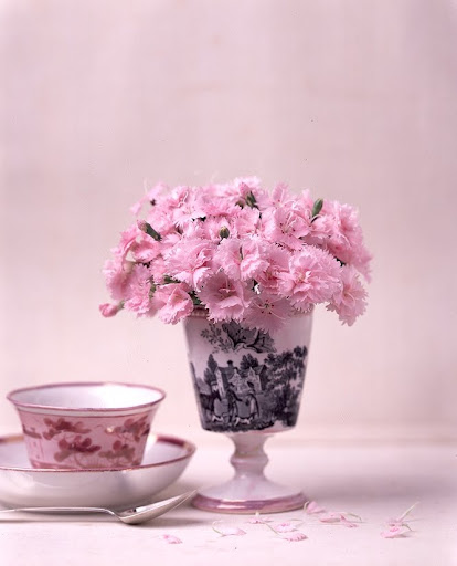 Petite pink flower arrangements. (Martha Stewart Living)